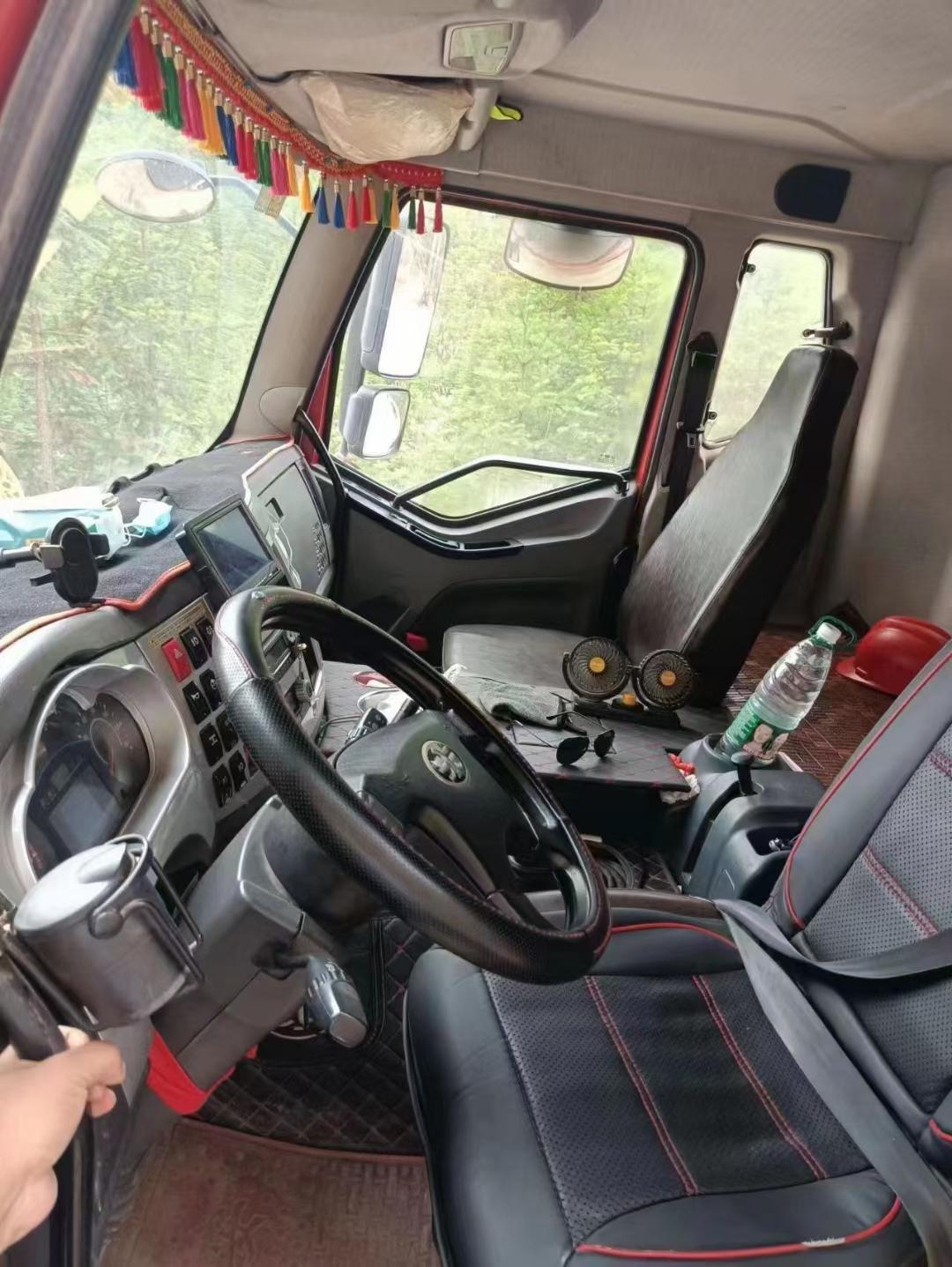 前四后八自卸车 7万多.17.11月手续齐全国5.7.5米长.公司户口协议走