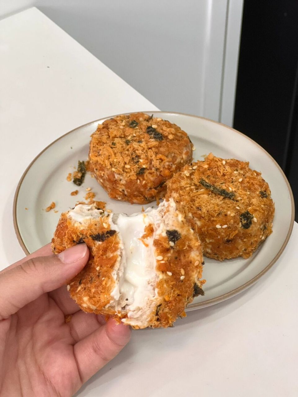 今天分享这个超简单快手的肉松小贝!