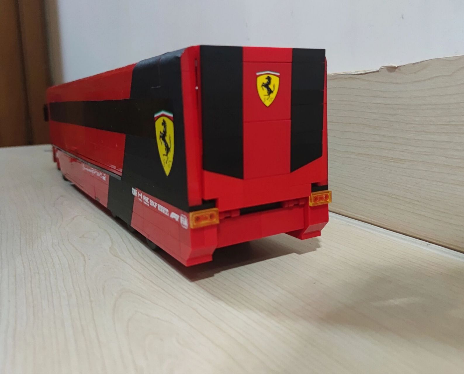 听说乐高法拉利运输车绝版了 那就自己整辆 plus版法拉利运输车 	 f1