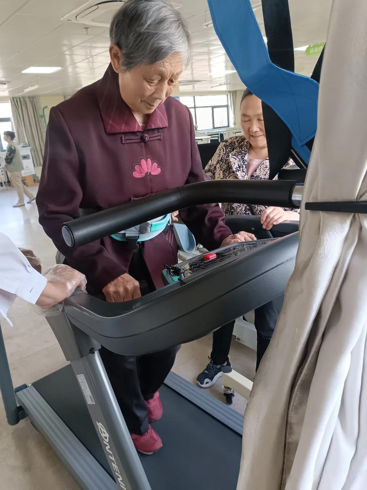 脑梗偏瘫半年后还能恢复吗?