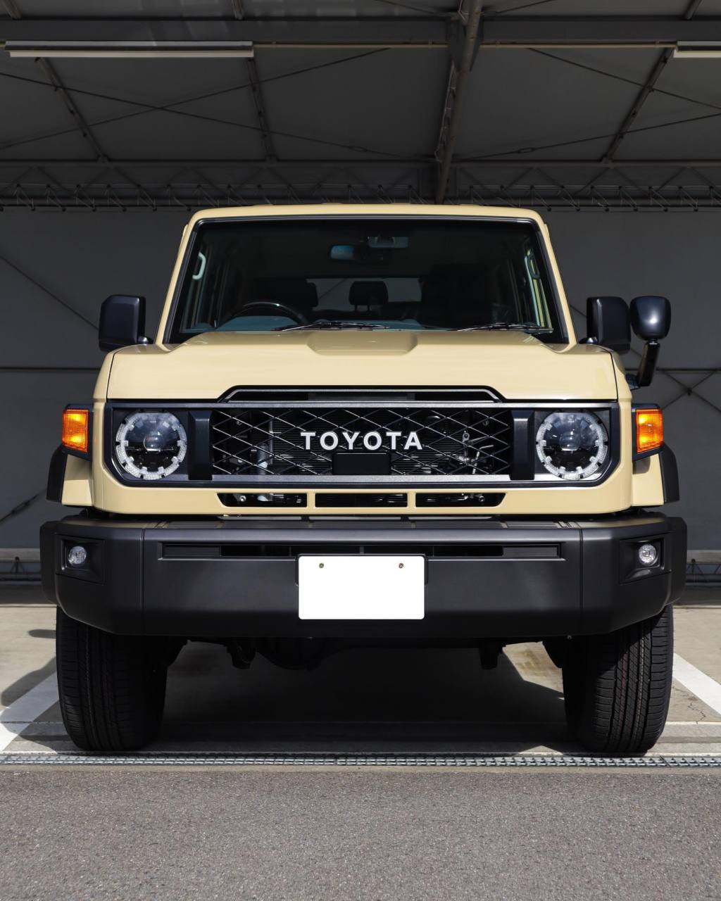 24款兰德酷路泽lc76柴油版自动挡.