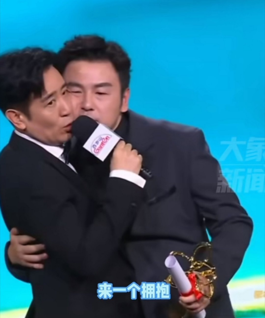 雷佳音的头是真的大[捂脸]