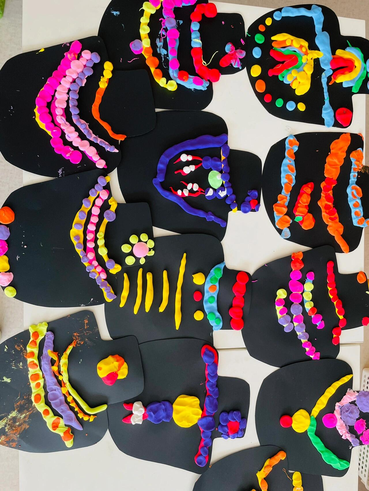 小班手工《送给妈妈的项链》