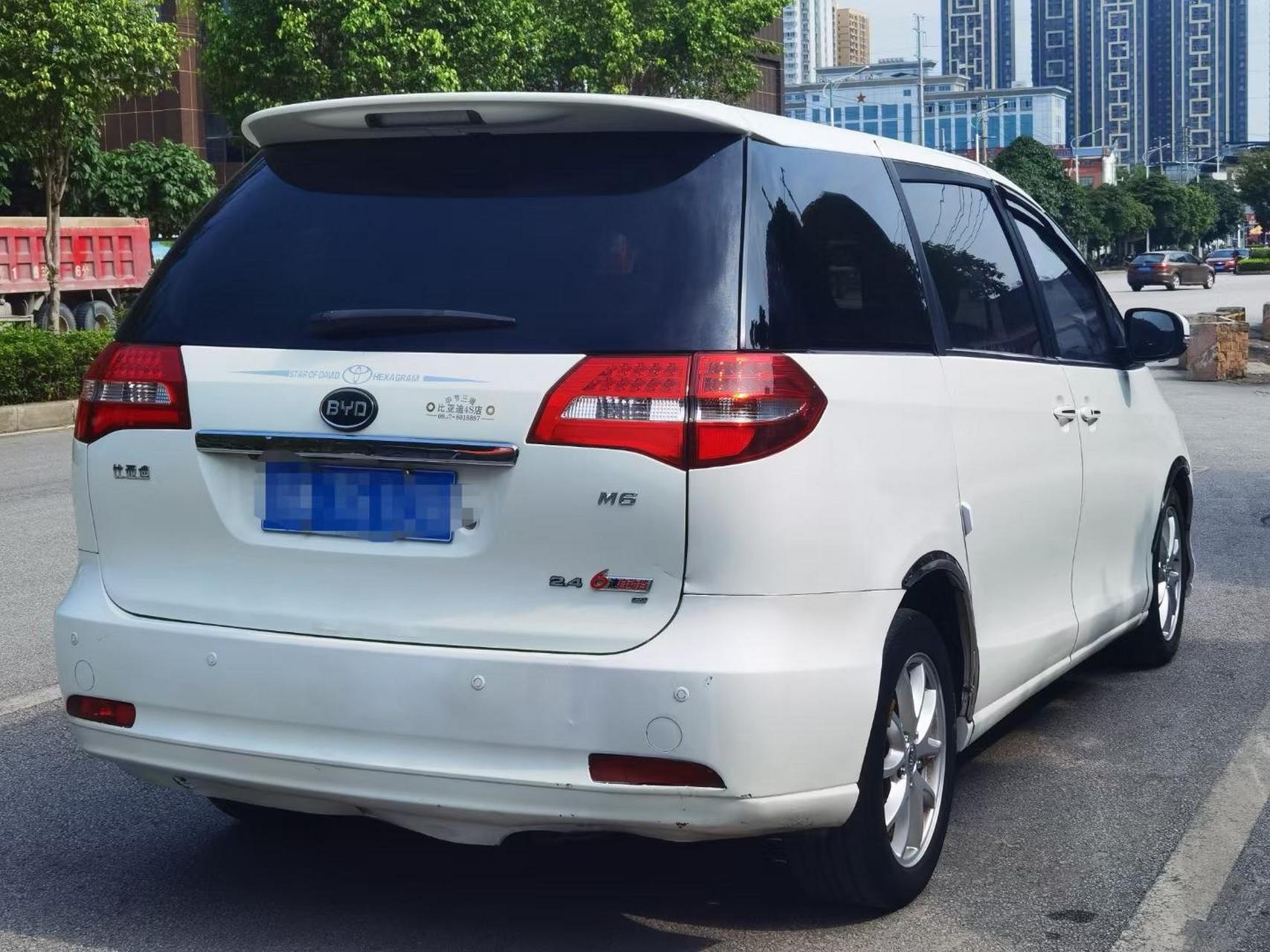 4自动挡尊贵版.17年9月上牌,比亚迪m6七座商务车,2.4排量,自动尊贵版.