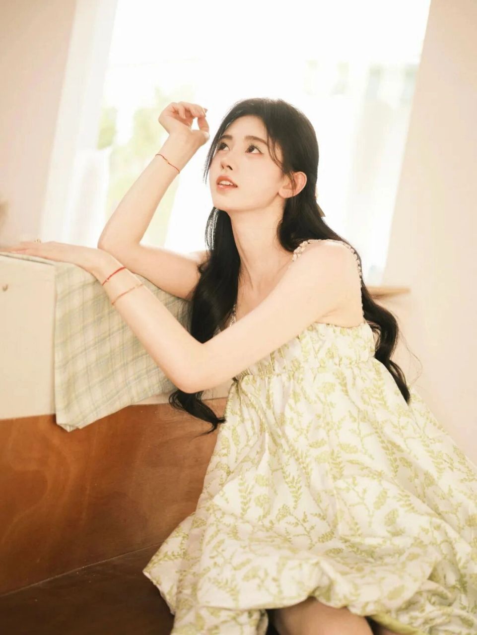 鞠婧祎图片  鞠婧祎一大波新鲜美照来袭,是夏日青草味的小鞠,好漂亮啊