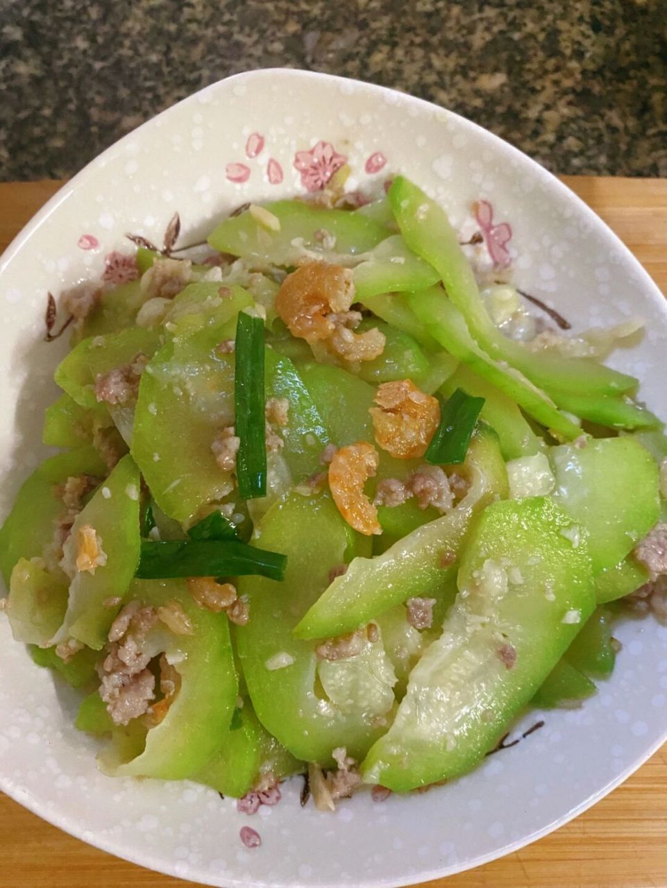 家常简单快手节瓜炒虾米98你一定要试试     现在节瓜当季安利一个