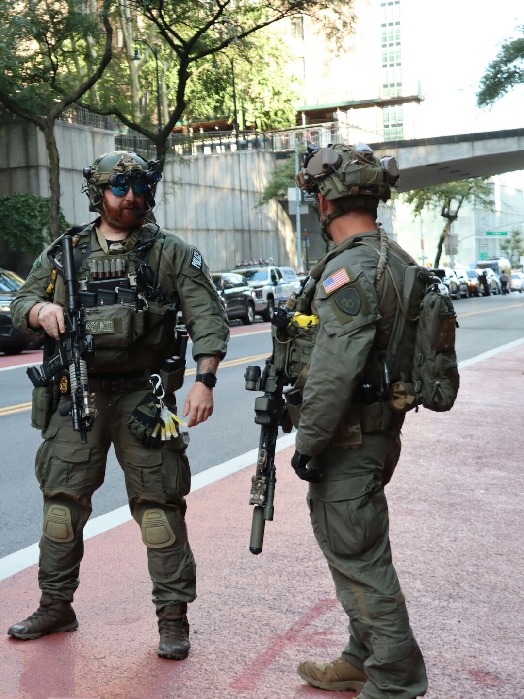 有一说一美国特警这身装备看着的确帅,可能很多国家的精英特种部队