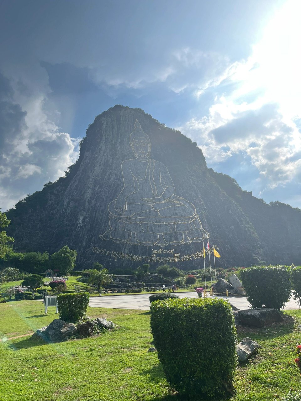 9593七珍佛山又称"七珍金佛山",位于泰国芭提雅