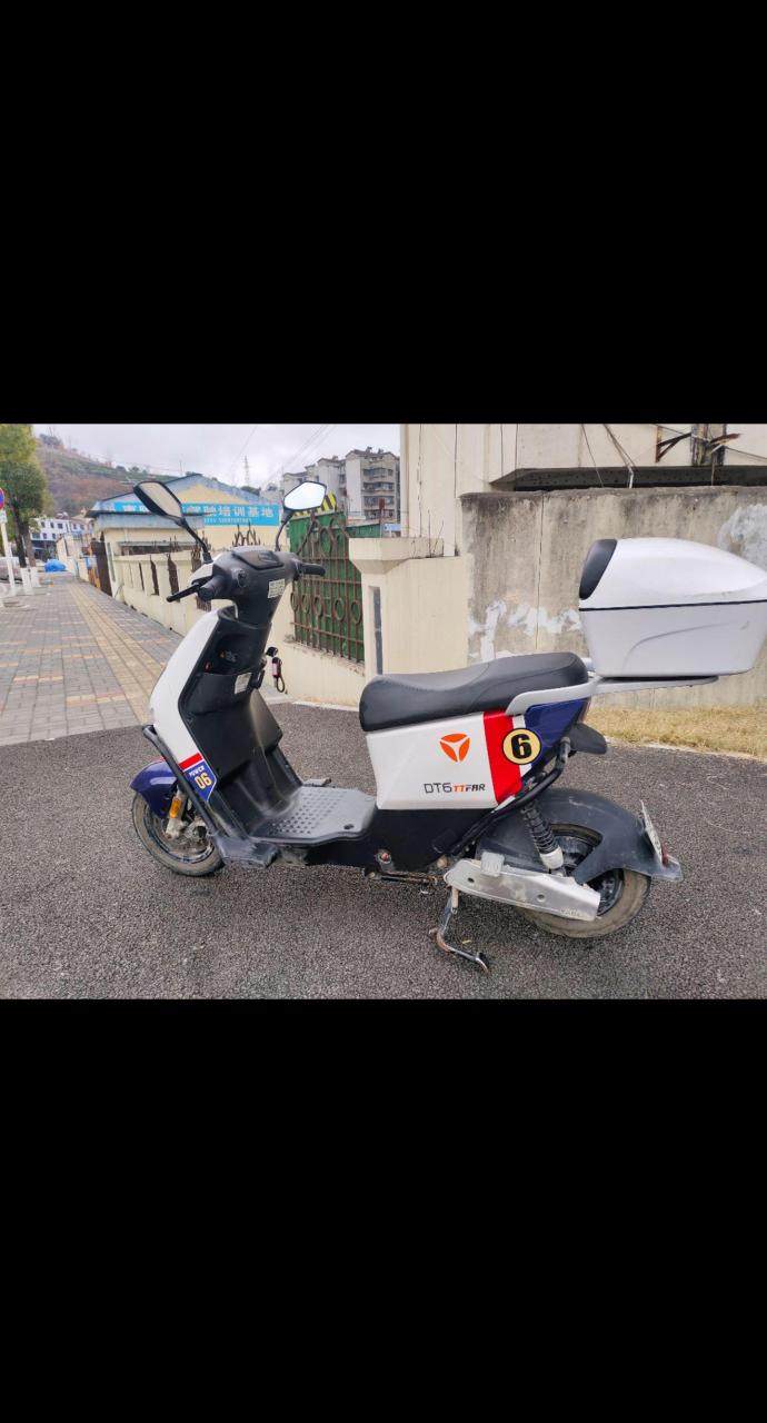 二手雅迪dt6,证件齐全,动力升级,手把加热,外观成色如图,一千多带走