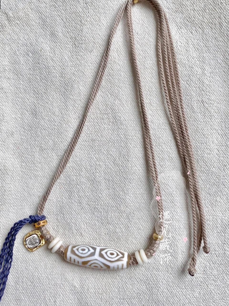 94龙年怎么能不戴龙六眼天珠90 龙纹六眼天珠与龙年的适配度不要