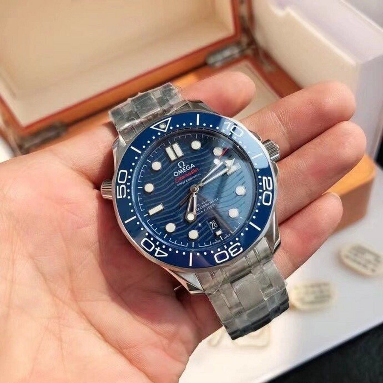 欧米茄海马300系列 欧米茄海马系列300米,42mm表径男士机械表,搭载独