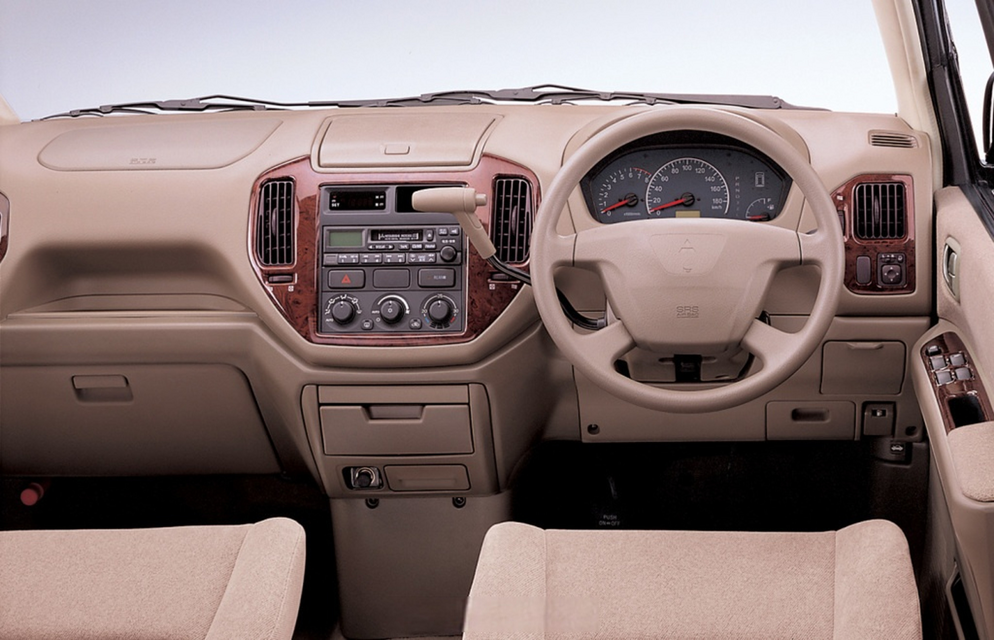 不知为啥又想起了这台哈飞赛马plus版——三菱dion.