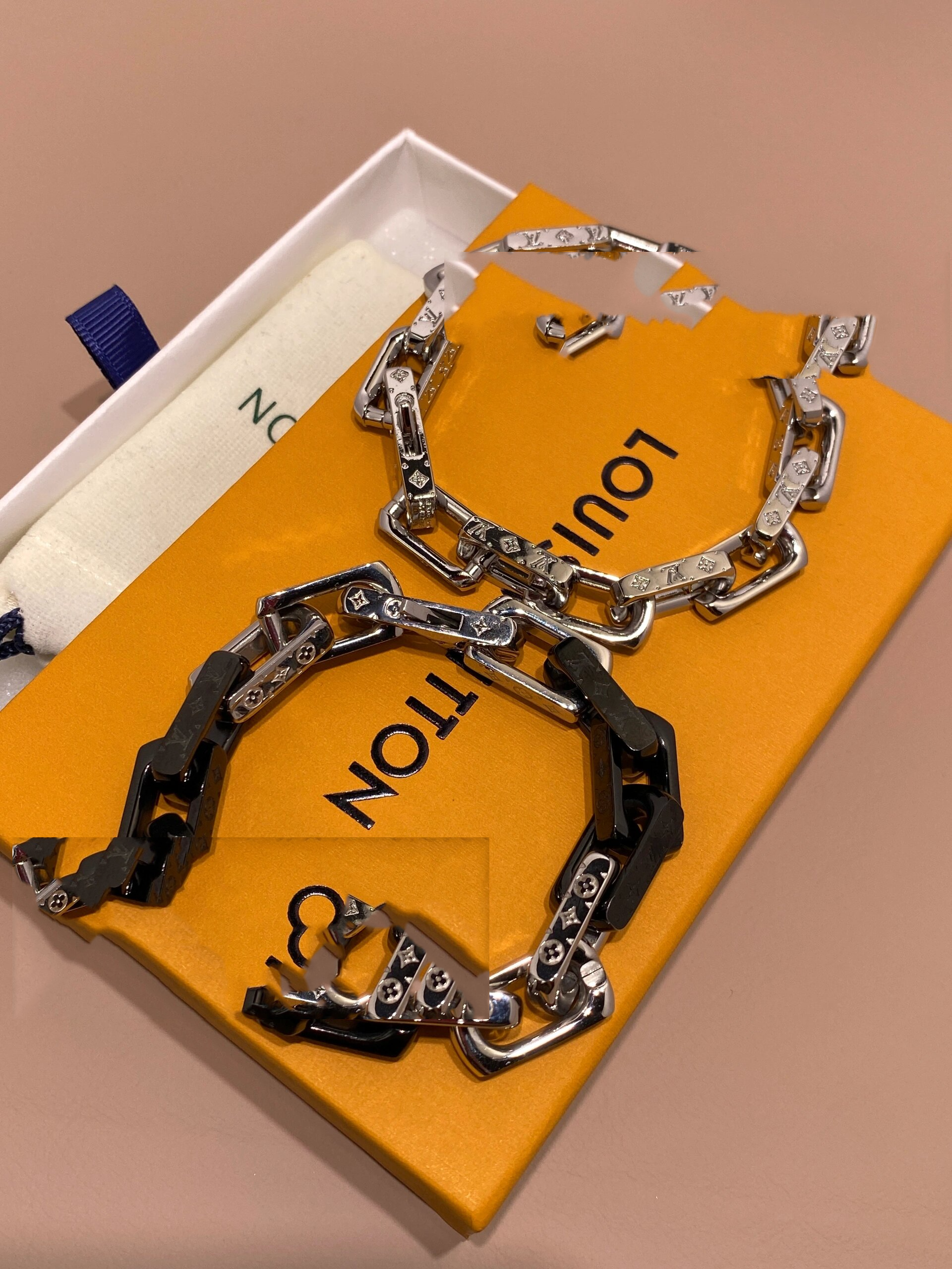 眼就沦陷的lv竹节手链,男女情侣款 古巴手链算是回归经典了 金属雕刻