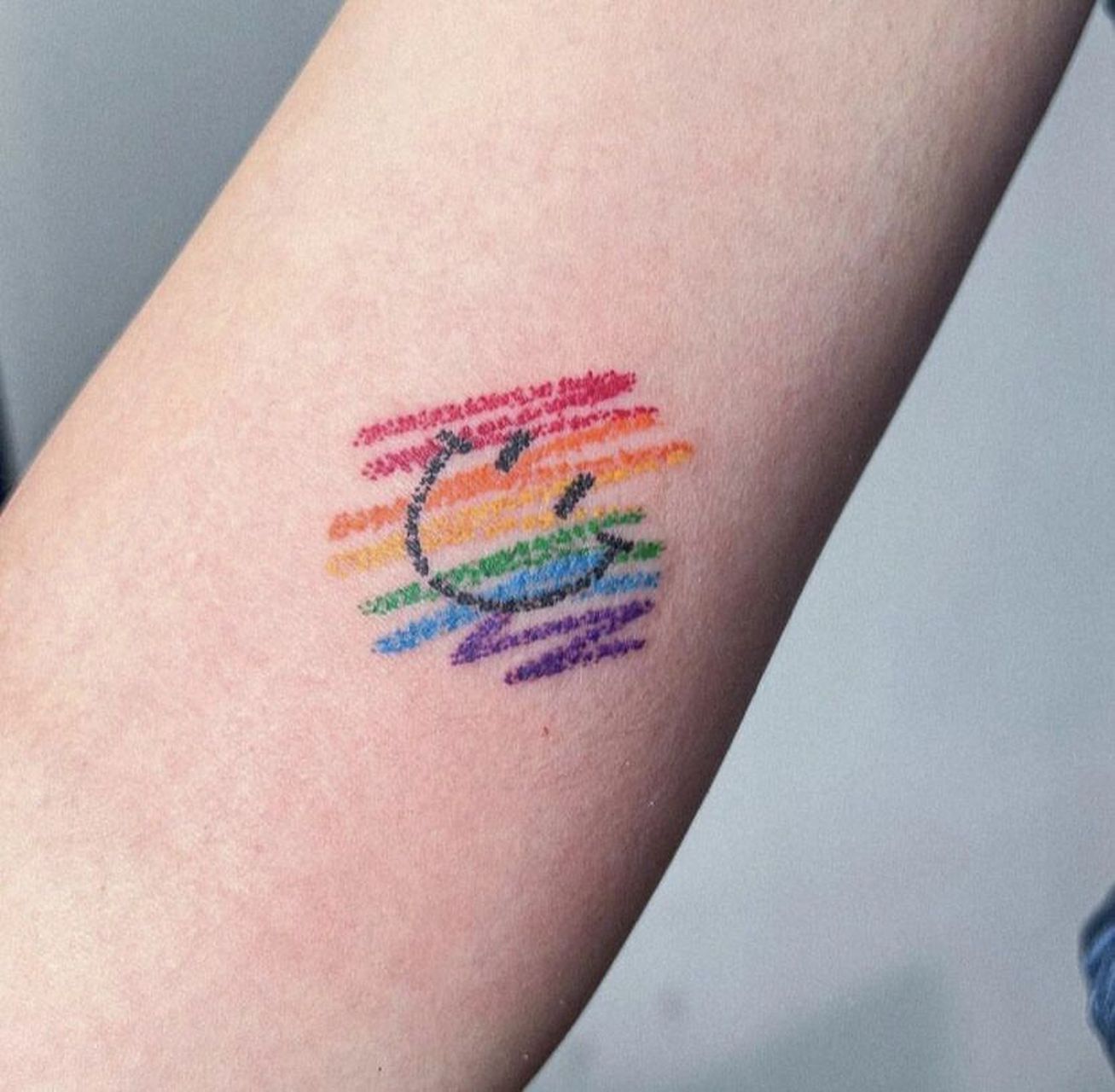 丢掉不开心,笑脸彩虹配色纹身 小清新彩色纹身,适合女生的小图纹身
