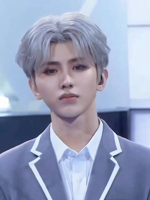 蔡徐坤塌房:如果他最终去找吴亦凡,功劳要全归他的母亲  客观地说,在