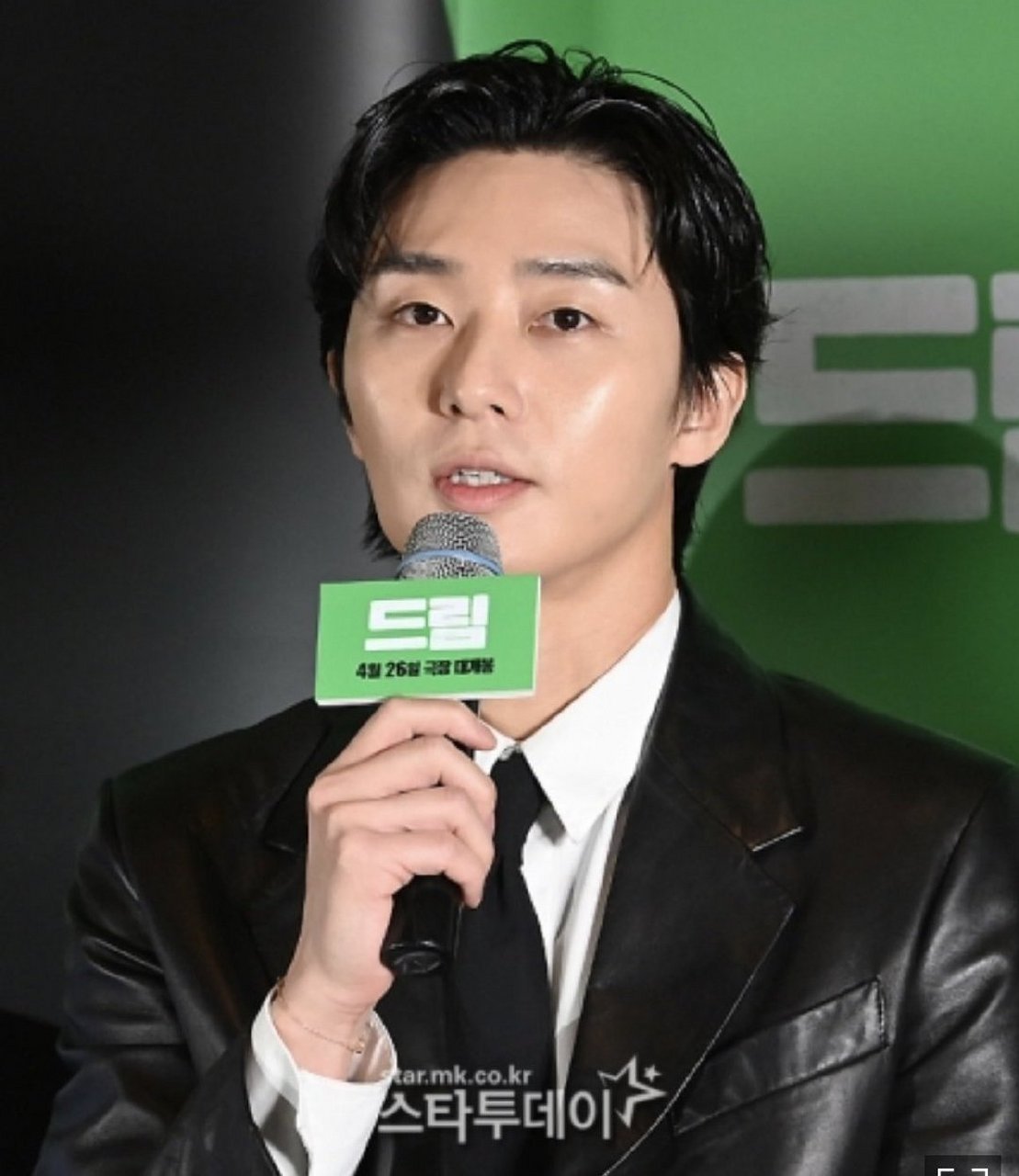 朴叙俊dream试映会新闻图##朴叙俊水光肌# 帅哥的脸是怎么了,看着好