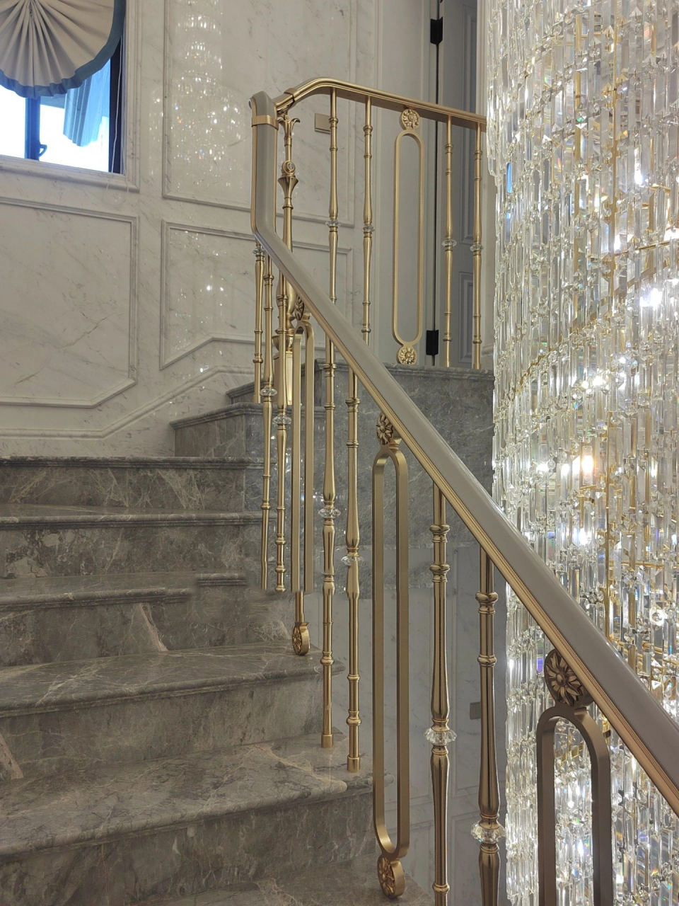 法式轻奢现代风格金属楼梯栏杆扶手设计