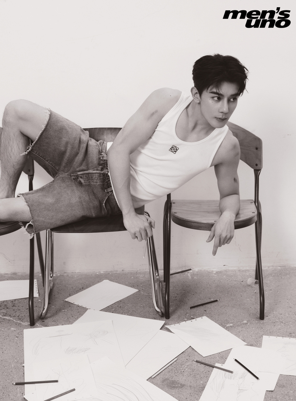 x玖少年团超话夏之光超话#夏之光油彩大片# 跟随@r1se夏之光 手中的