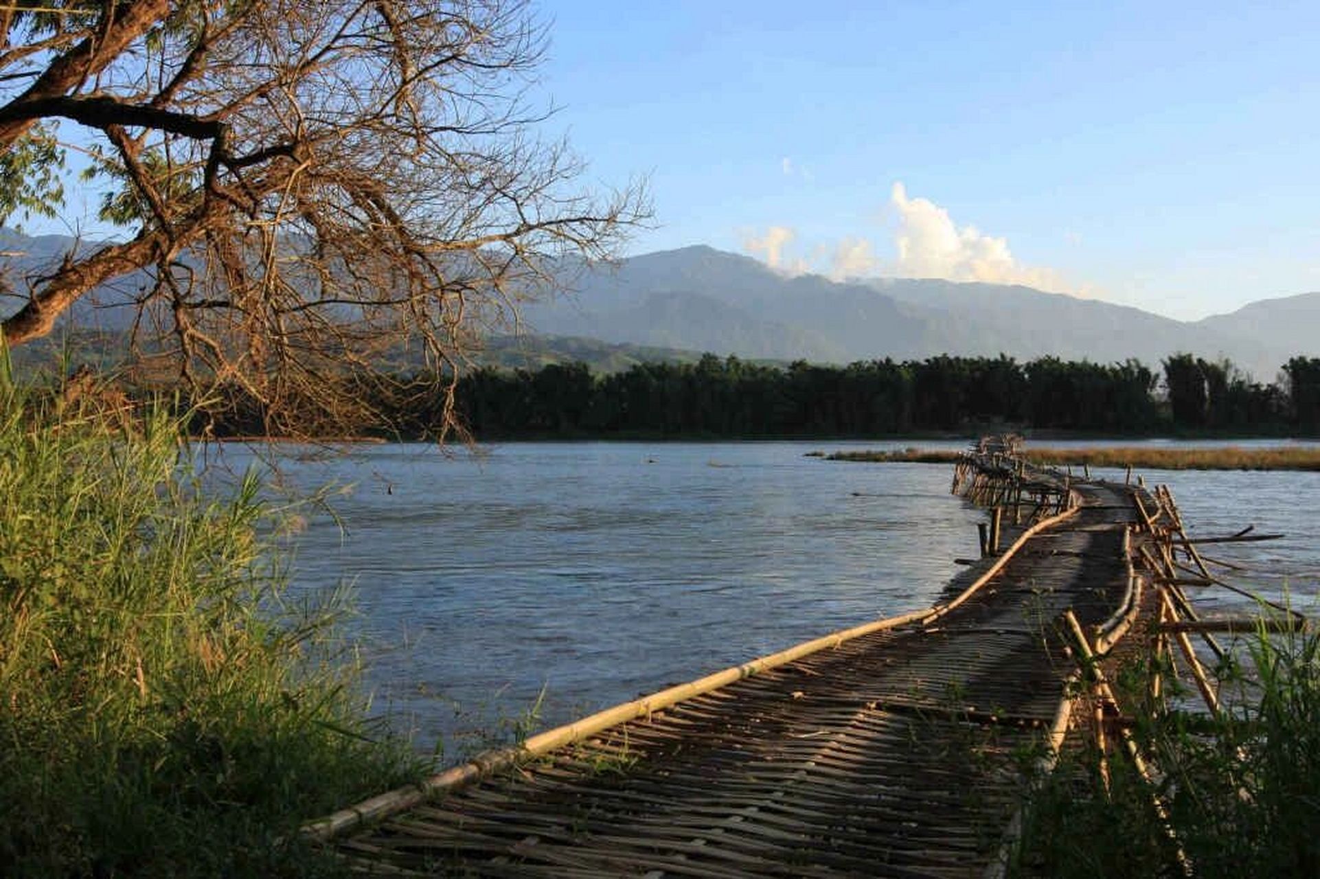 云南之美七:大盈江 大盈江是伊洛瓦底江上游的支流,横贯云南省德宏