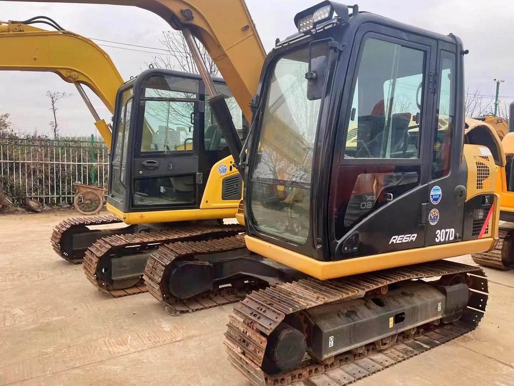 贸易出口卡特307d 挖掘机,车子非常漂亮,三大件滴油不漏,各个动作超级