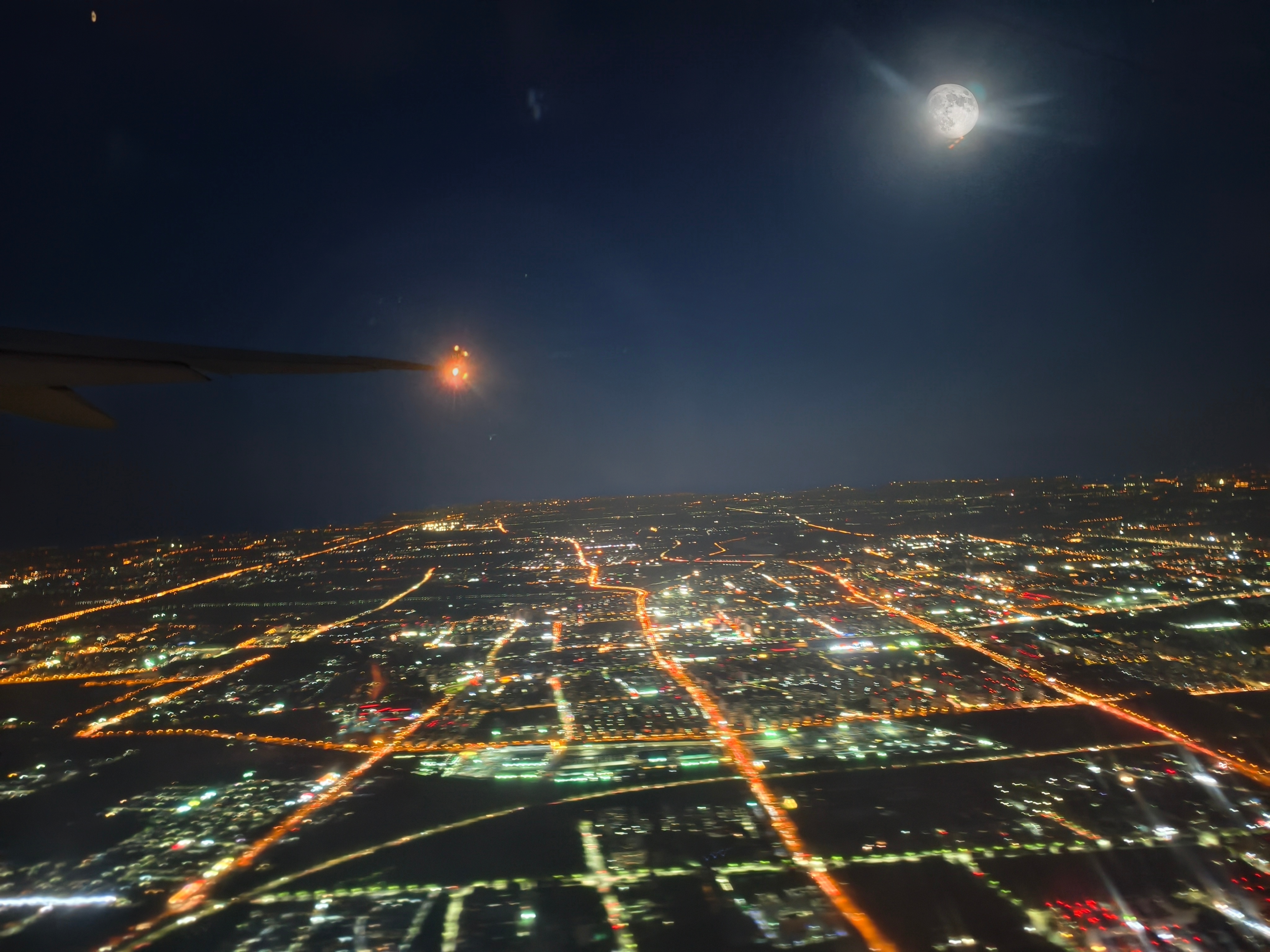 飞机夜景图片飞机起飞夜景飞机上的夜景图片飞机上晚上看地球图片飞机