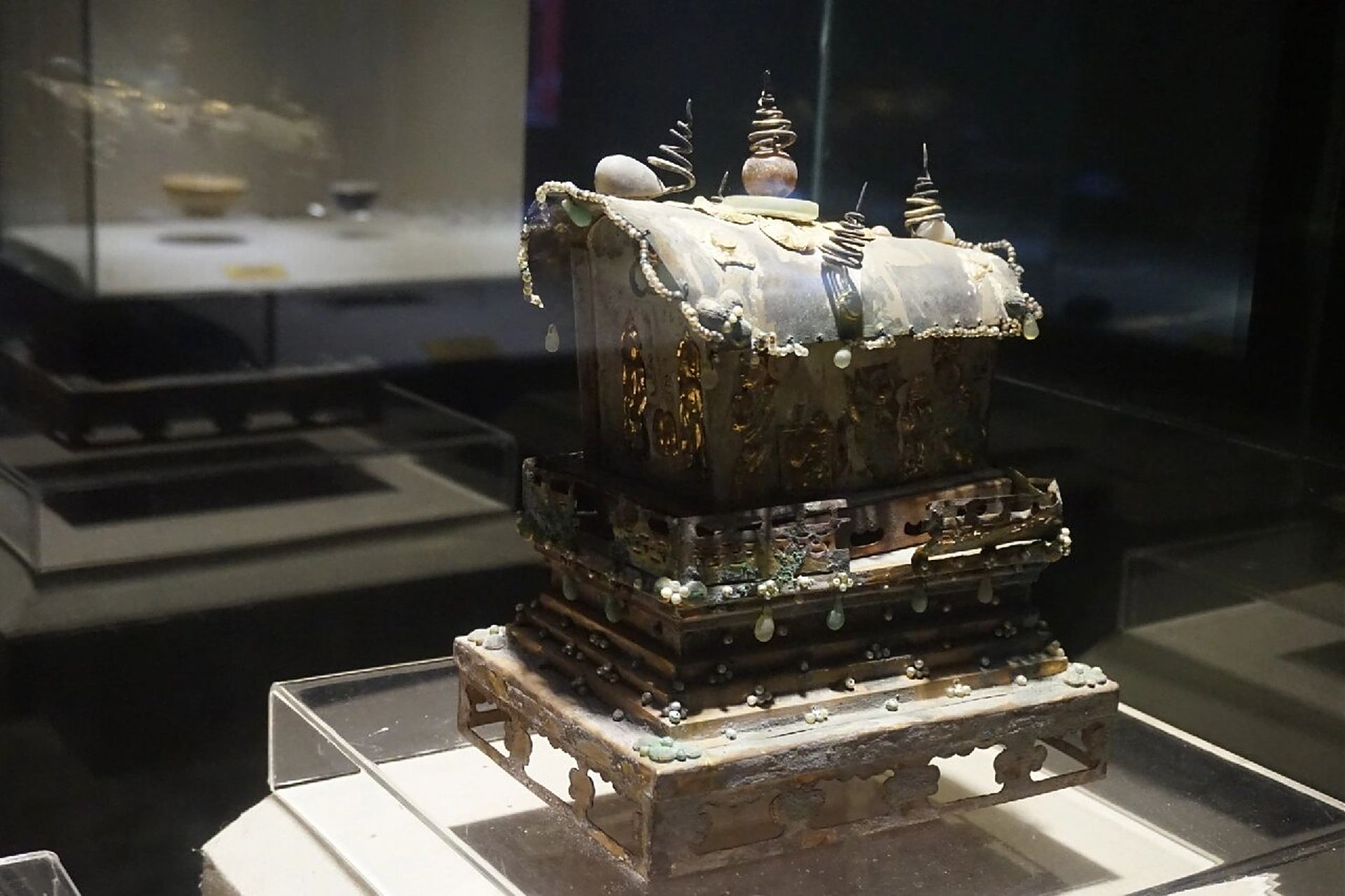 骊山脚下,走进临潼博物馆 在西安市临潼区骊山脚下,跟华清池景区一墙