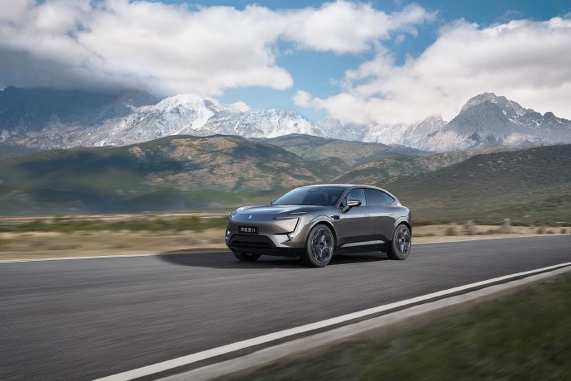 【极客汽车】30万级的纯电动suv,高合hiphi y和阿维塔 11,你们pick谁?