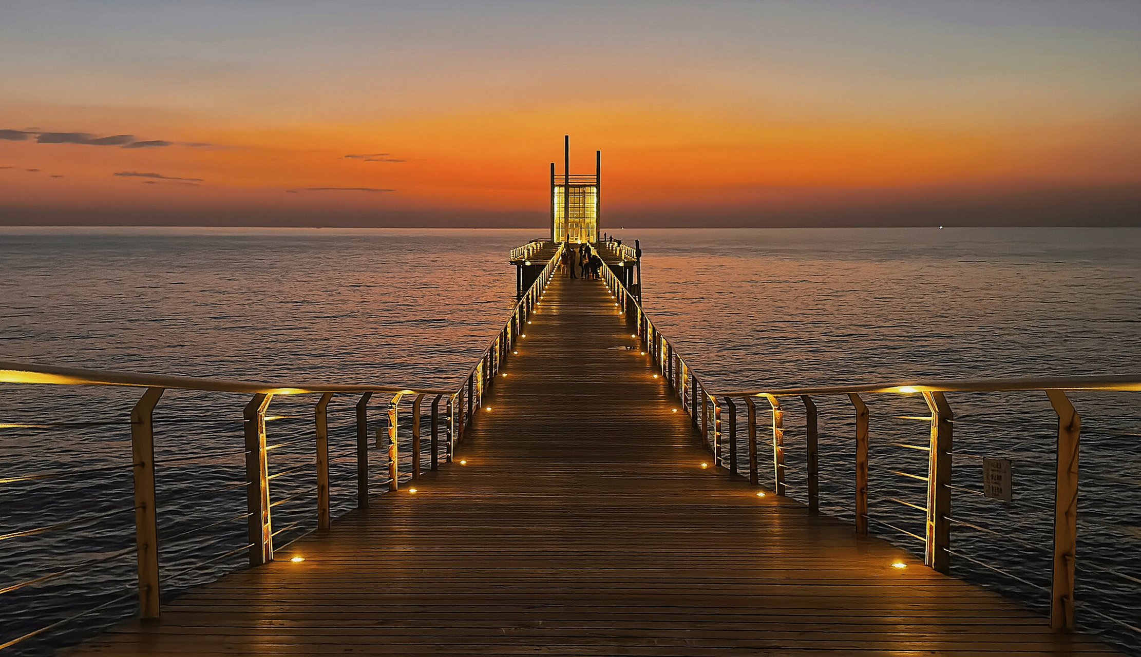 东方金月湾|海南小众92浪漫日落海上栈桥 "追逐日落是一件非常浪漫