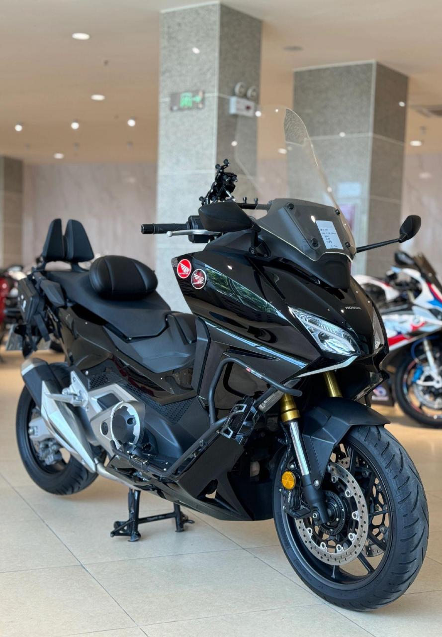 本田 佛沙750  上户日期 2022-3 过户次数2 公里数 10420  成都户