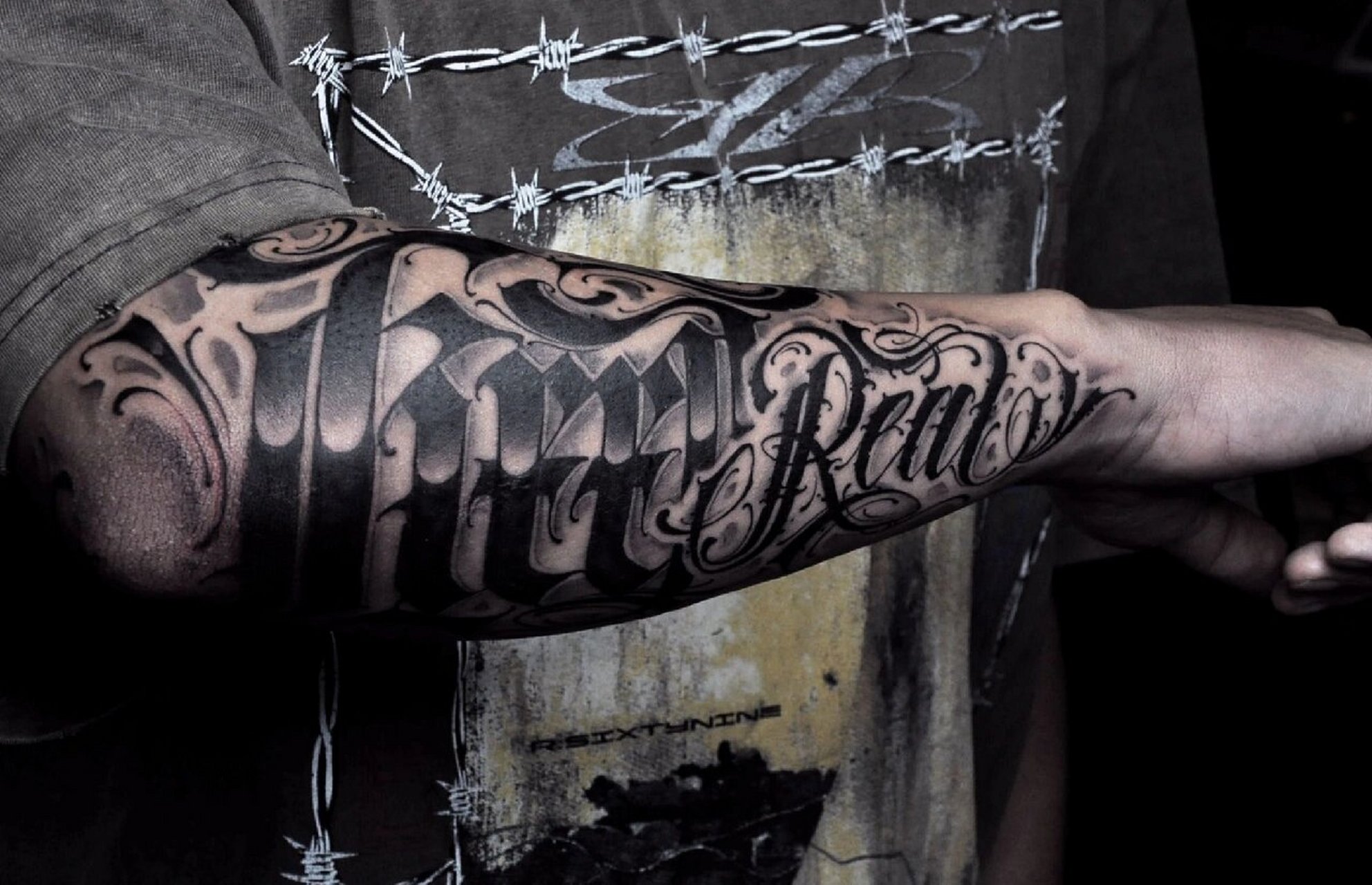 耗时6个小时小臂外侧花体字纹身全部完成 好的作品不在于追求时间