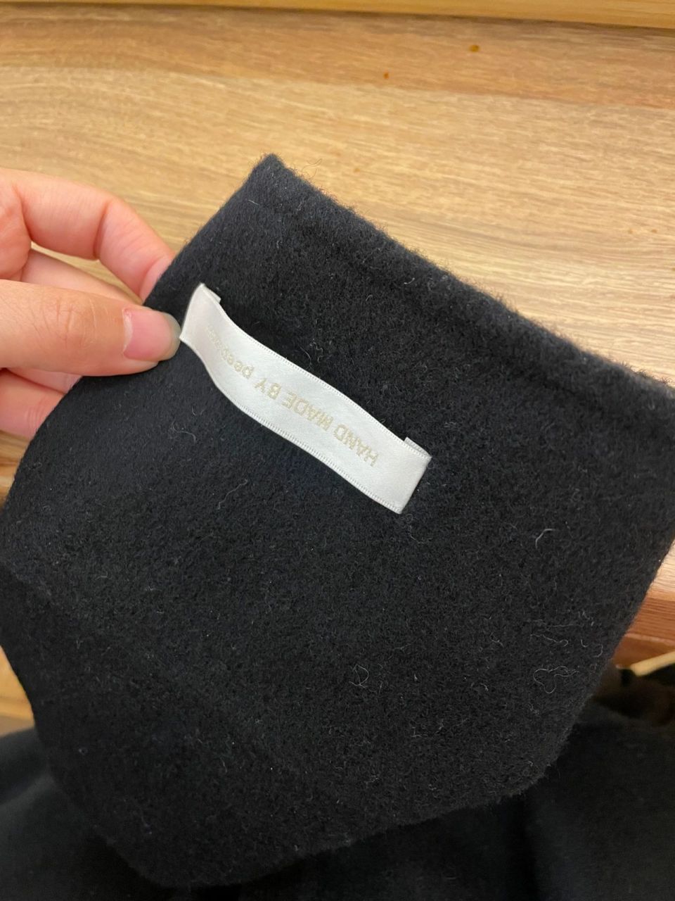 袖口的标需要剪吗 今天男朋友说你的大衣标怎么没剪 瞬间我就要跟他