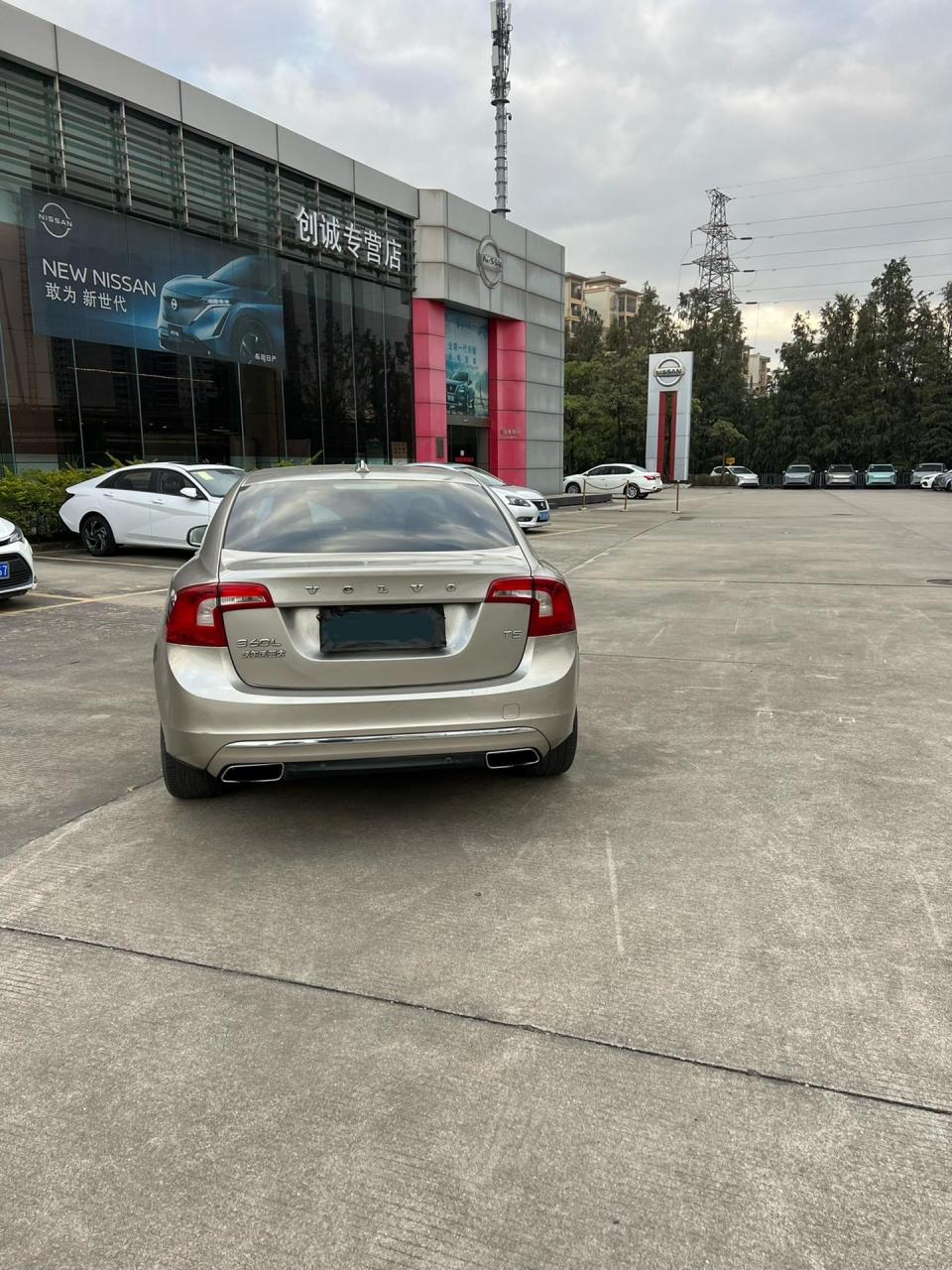 沃尔沃s60l高配t5智驭版,热门颜色海贝灰,2.