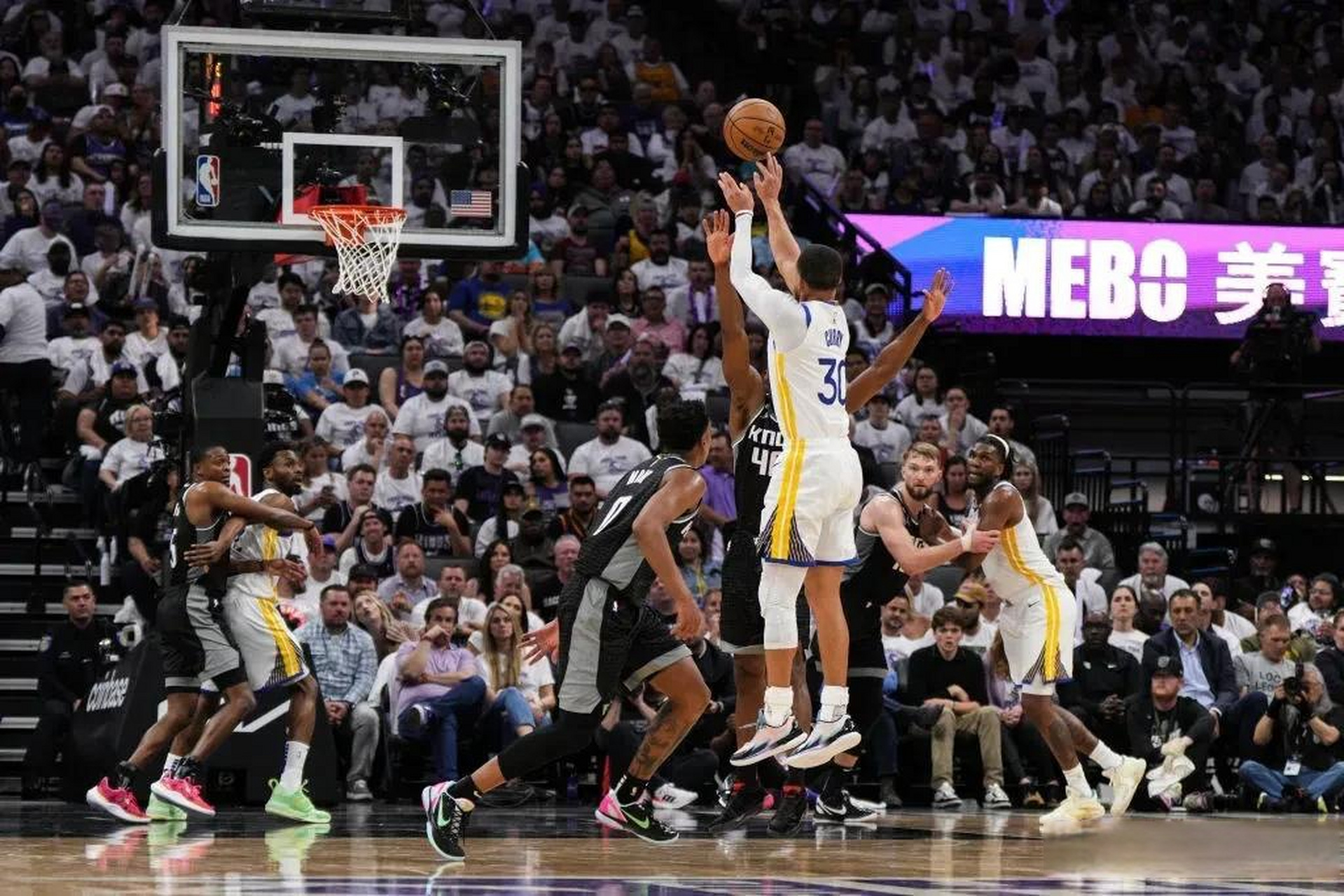 NBA季后赛胜负不分，高潮迭起 