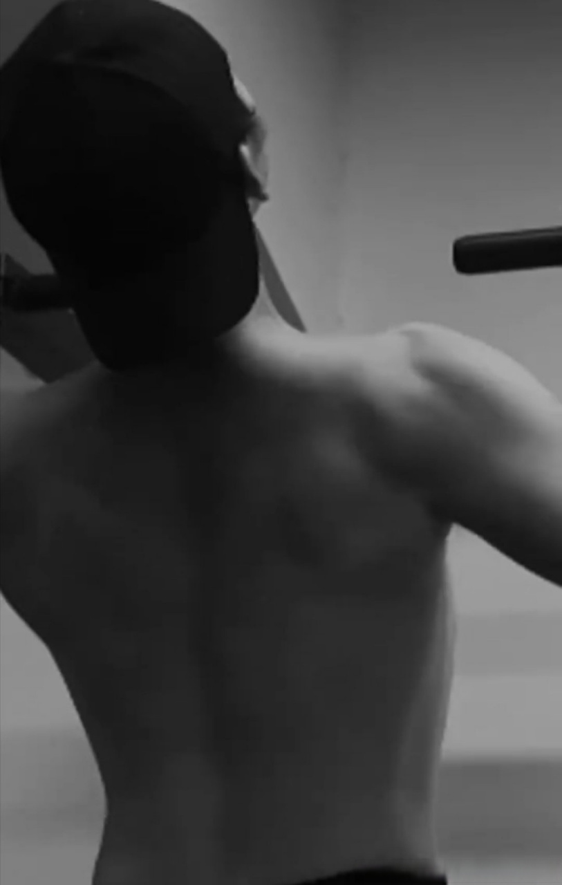 张彬彬健身实录大片##张彬彬背部肌肉线条#真的爱了