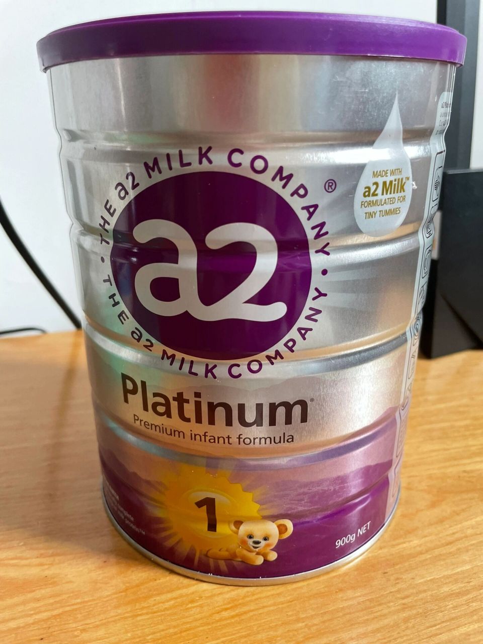 a2奶粉罐上是1勺奶粉兑50毫升的水,月子中心那边阿姨一直给宝宝喝的