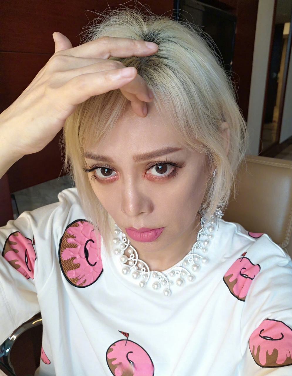 宁静居然把腹肌练成了这个样子,以她的年龄真的太自律太96了.