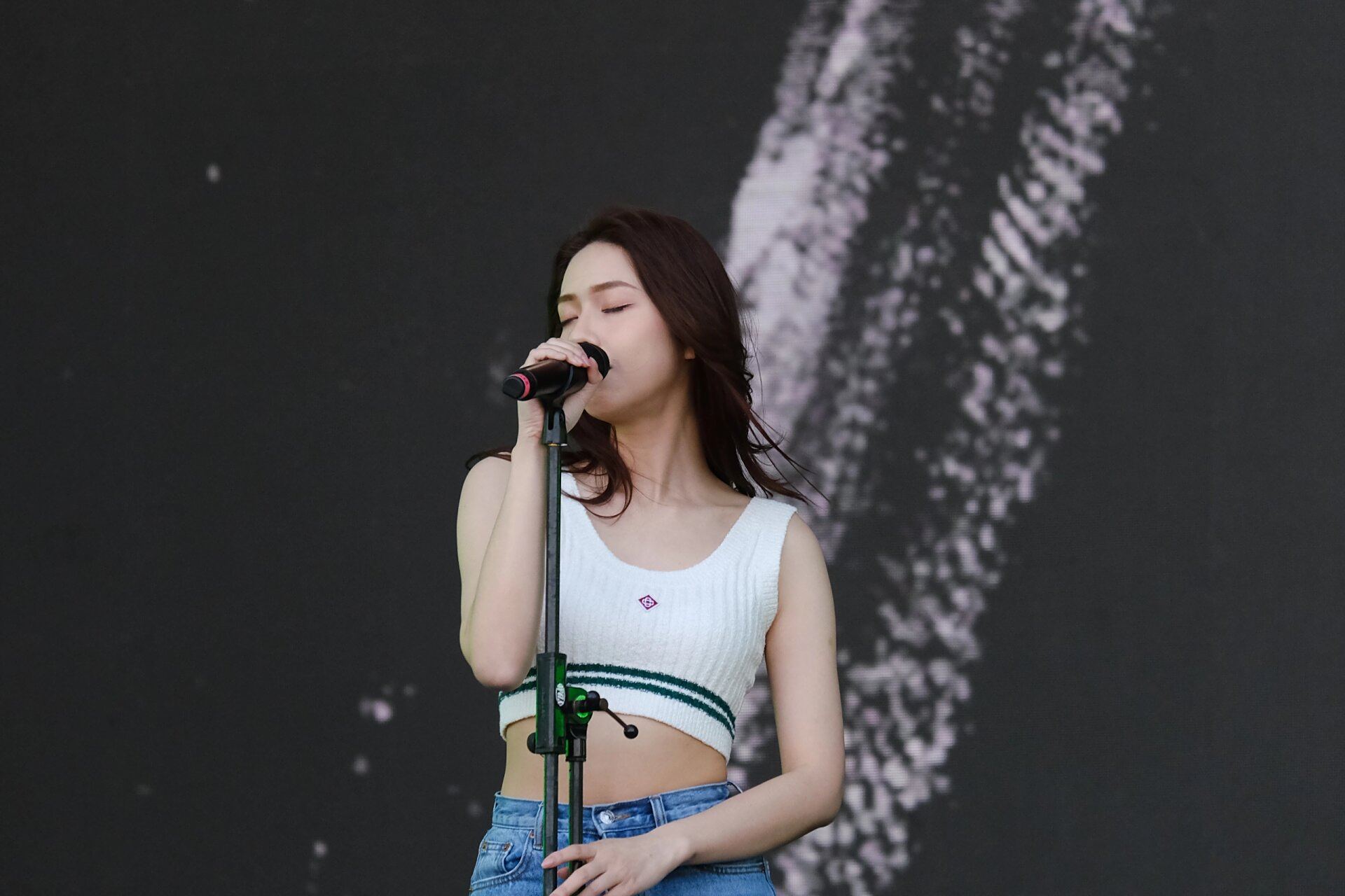 等待告五人军训三小时只为把犬青拍成壁纸  单独发