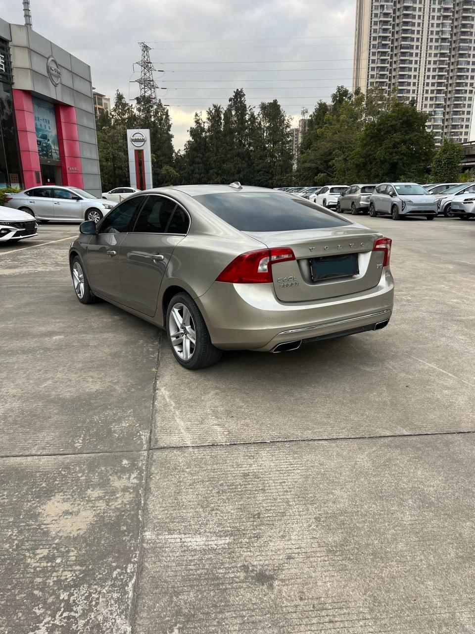 沃尔沃s60l高配t5智驭版,热门颜色海贝灰,2.