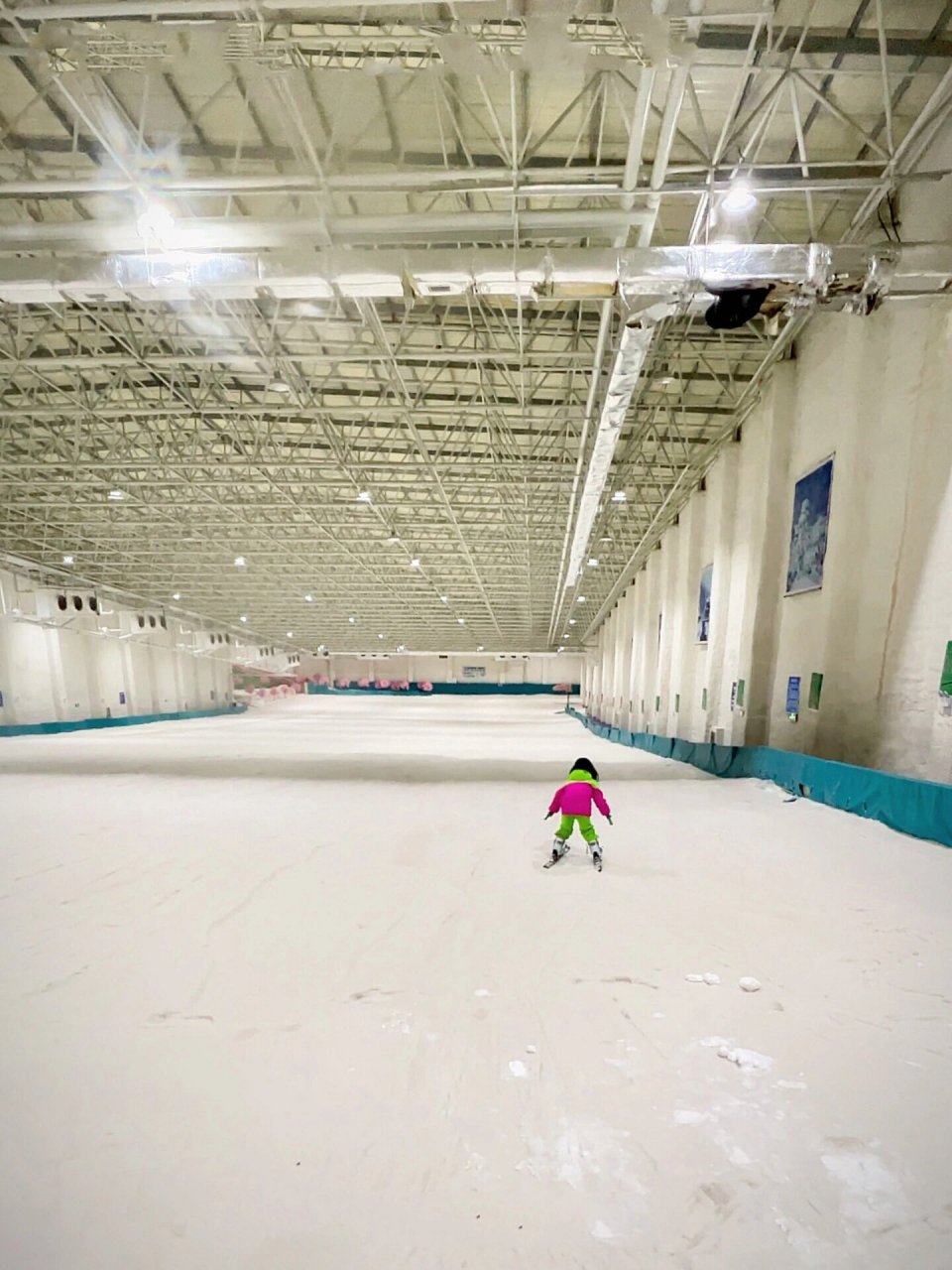 天鹅堡室内滑雪场图片