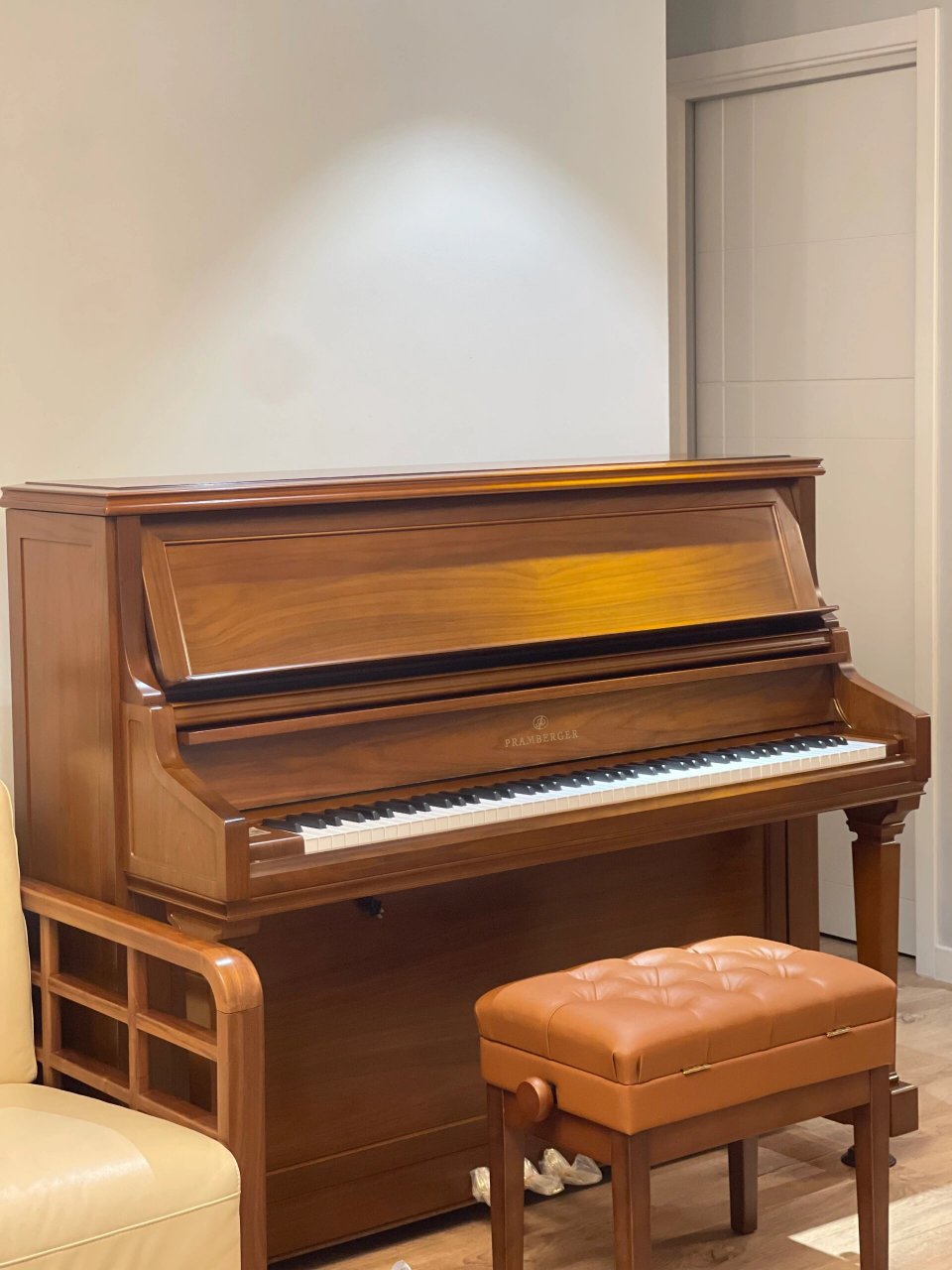 高端中型立式钢琴普拉姆伯格jp125 在中型立式钢琴市场中普拉姆伯格jp