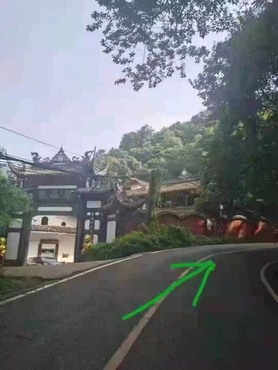 青城山不坐缆车停车攻略 导航: 田四哥农家乐(响水洞) 这是一个价值