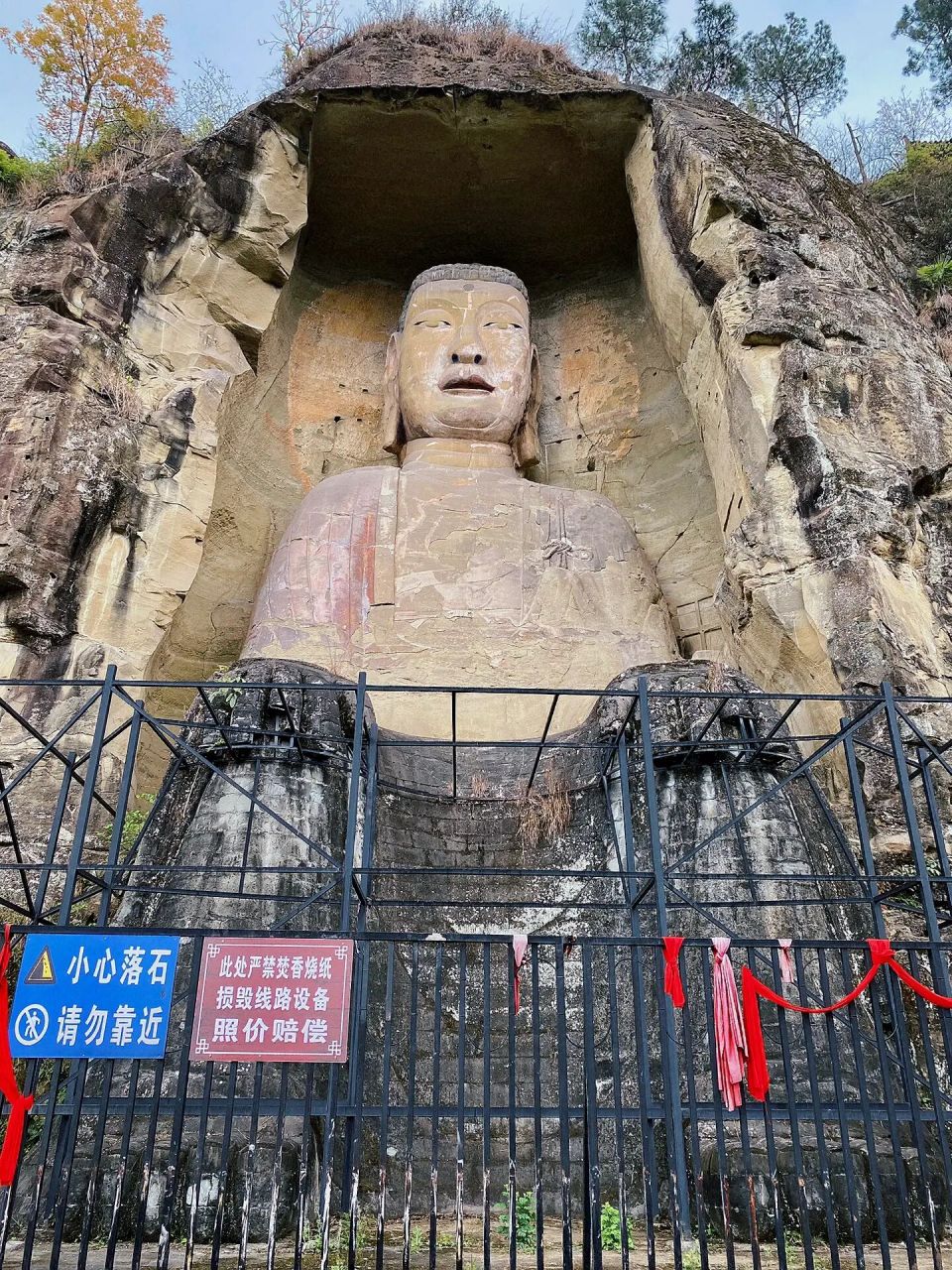 雁江半月山|历经沧桑的千年大佛  半月山大佛又称资阳大佛,位于四川省