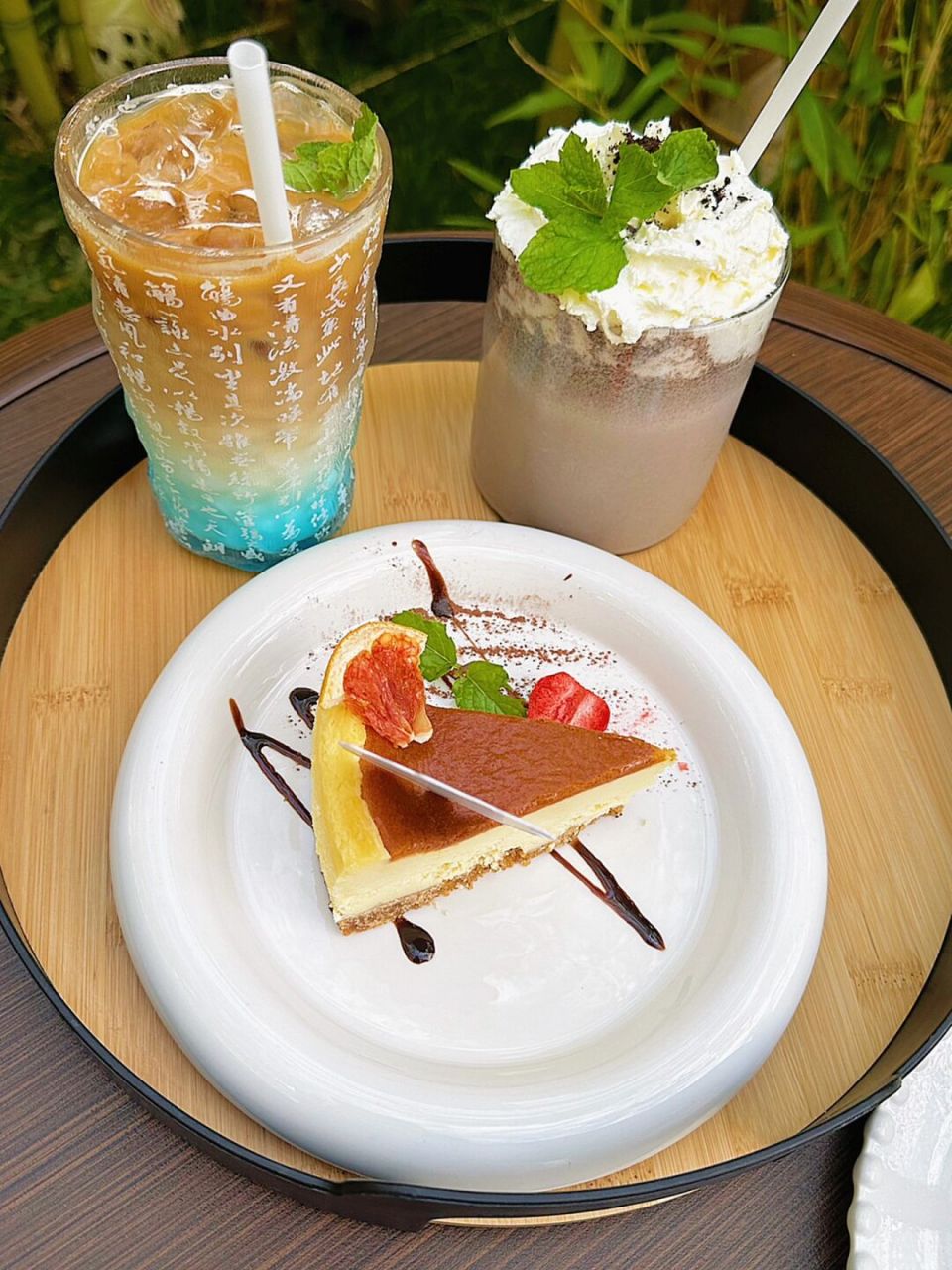 丽江|eat02the02cake90阳光02咖啡02蛋糕和修勾 这些加在一