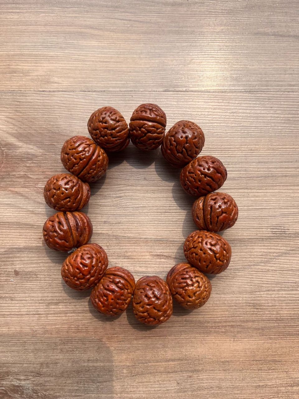 桃核手串 辟邪纳福 桃核雕刻是中国传统特色雕刻艺术,明代的核雕最早