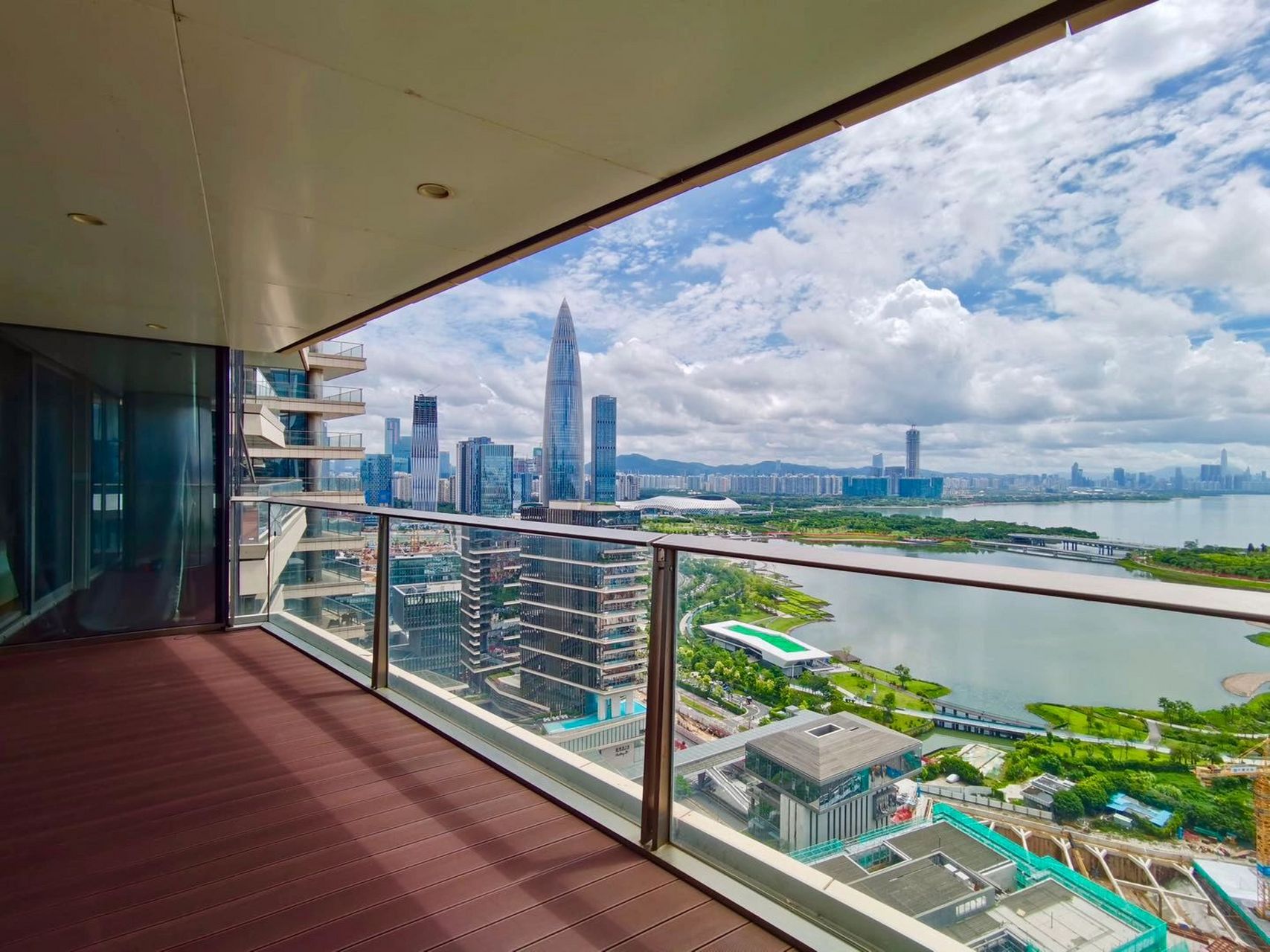 深圳湾一号,303平3房,26楼全海景,8900万 深圳湾壹号303平, 3个套房5