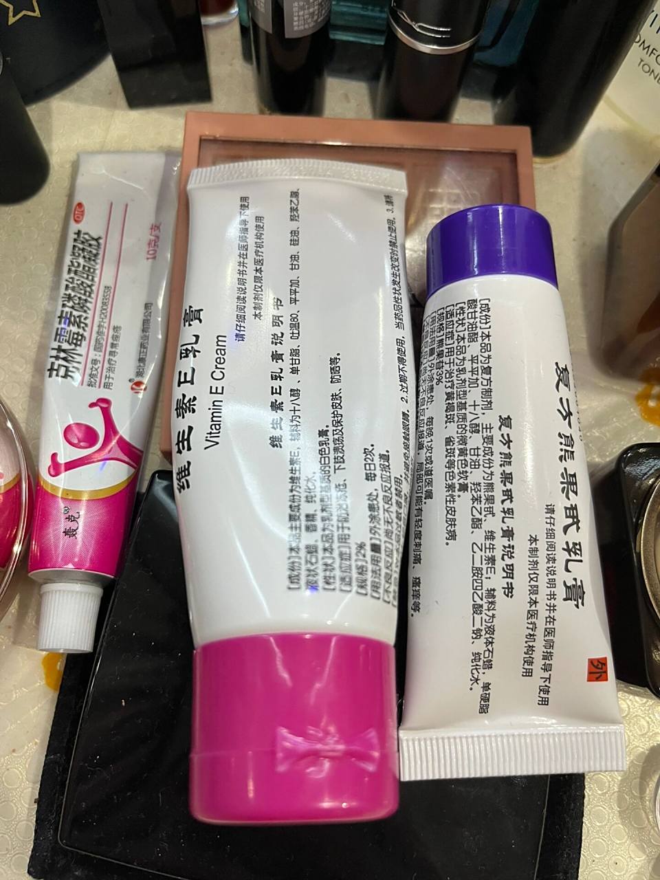 美白需要坚持呀,复方熊果苷 产品名:复方熊果苷乳膏 购入渠道:南京皮