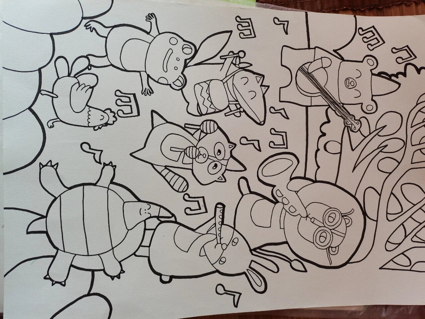 儿童画 	 主题动物狂欢节   音乐会,森林派对等 	 涂色:马克笔