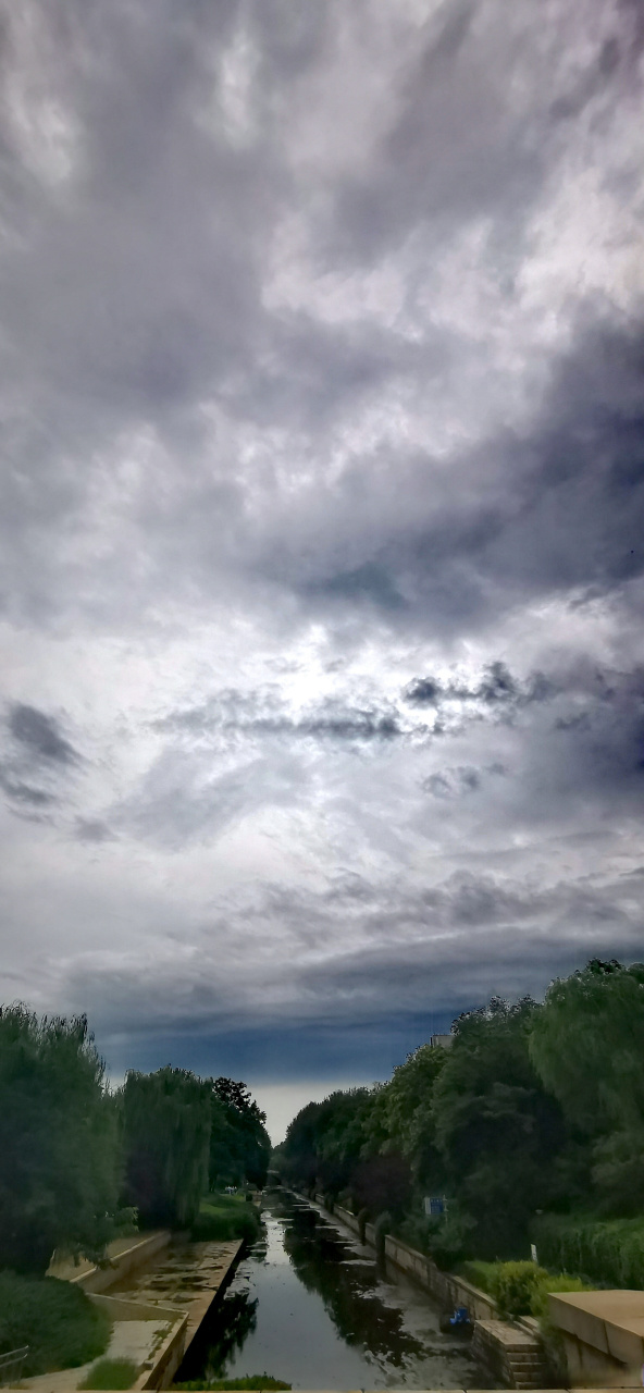 北京的夏# 夏天看乌云密布也是一种风景.