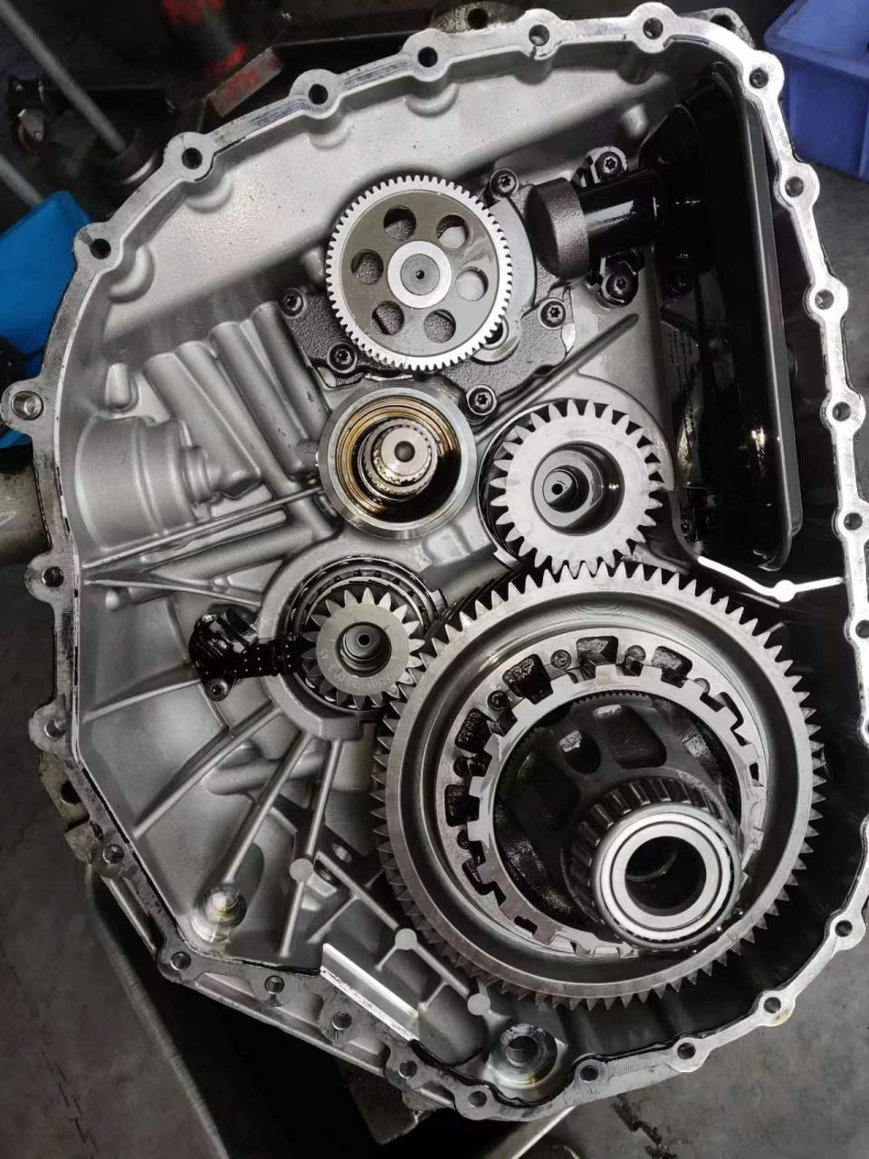 购买的荣威rx5,前段时间去做保养发现有漏油,经技师判断是变速箱漏油