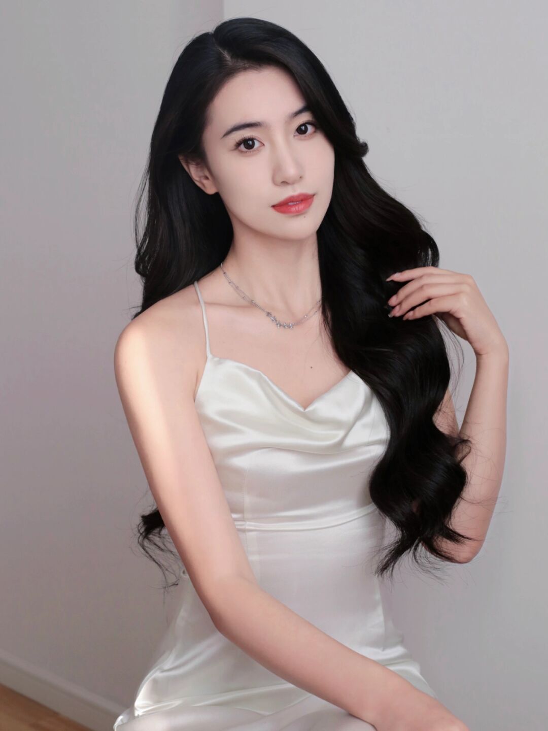 自媒体人一忙就是没日没夜的 熬夜再加上年龄也是